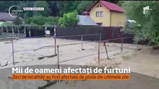 Mii de oameni afectați de furtuni. Meteorologii au emis două coduri portocalii