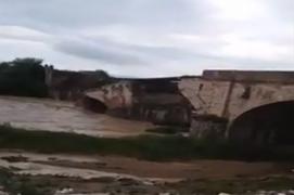 Inundațiile au făcut ravagii în țară. Două femei au murit în urma furiei apelor, iar sute de oameni au fost evacuați