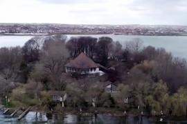 Insula din mijlocul lacului Siutghiol - un loc de poveste, în jurul căruia se ţes multe legende