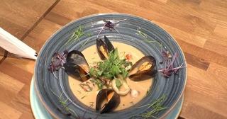 Banala ciorbă tradiţională, reinventată cu scoici sau pepene