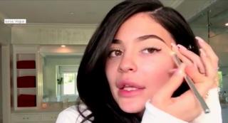 Kylie Jenner dezvăluie secretele unui machiaj de zi perfect