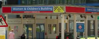 Caz şocant în Marea Britanie. Angajata unui spital este bănuită că a ucis opt bebeluşi