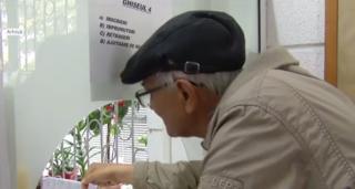Milioane de români care îşi iau pensia prin Poştă vor primi banii mai repede cu două săptămâni