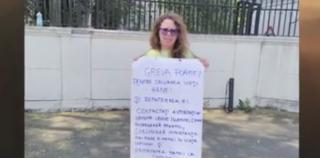 Lupta unei mame pentru a-și recupera fiica. Hanna are 12 ani și stă în Arabia Saudită cu tatăl ei și familia lui