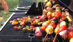 Ziua Independenţei, sărbătorită de românii din SUA. Tradiţionalul hotdog a fost, însă, înlocuit cu mici