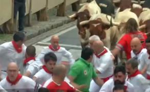 Patru oameni răniți de tauri, după prima cursă la festivalul de la Pamplona