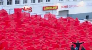 Australienii au renunţat la inhibiţii ca să realizeze un pictorial inedit