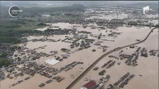 Peste 100 de morţi în inundaţiile care au lovit Japonia