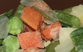 Pericolul legumelor congelate: în unele magazine, congelatoarele pot fi focare de bacterii