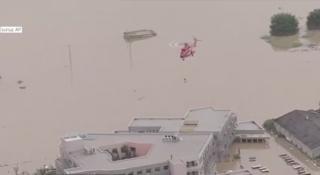 Bilanţul inundaţiilor devastatoare din Japonia a ajuns la 100 de morţi şi peste 50 de dispăruţi