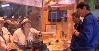 Jumătate dintre români sar peste prima masă a zilei