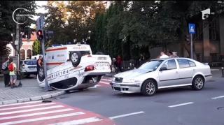 Cascadorie cu maşina de poliţie în centrul municipiului Baia Mare