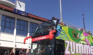 Ghid pe telefonul mobil pentru o călătorie cu autobuzele supraetajate din Constanţa