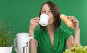 Micul dejun luat pe fugă e un pericol pentru sănătate