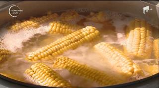 Un IT-ist din Dolj s-a lăsat de meserie pentru a cultiva porumbul care e fiert pe litoral