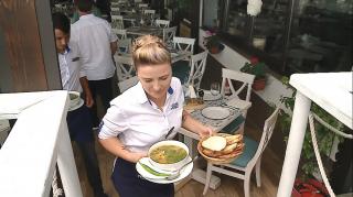 Pe litoral, borşul tradiţional de peşte concurează cu mâncărurile exotice