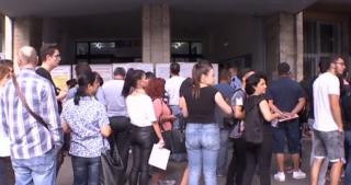 Admitere 2018. Sute de tineri la coadă, în prima zi de înscrieri la ASE Bucureşti