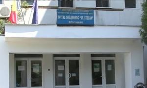 Mărturia cutremurătoare a unei femei care a încercat să-l salveze pe pacientul mort în faţa unui spital din Rovinari