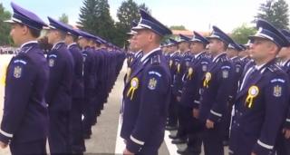 Emoții la Academia de Poliție, unde cei aproape 600 de absolvenţi şi-au depus jurământul