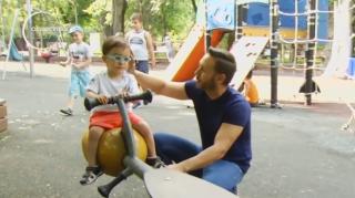 Vreau să ajut: Andrei are o șansă să meargă, dacă va fi operat în SUA