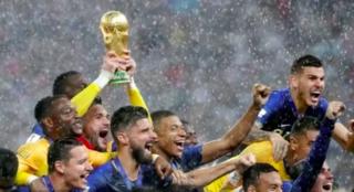 Franţa este noua campioană a lumii la fotbal