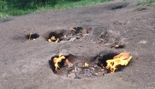 Spre Focul Viu din judeţul Buzău, drumurile sunt fără asfalt