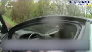 Caz uluitor în Statele Unite. Două polițiste au fost suspendate, după ce au dat cu banul pentru a decide dacă arestează o șoferiță