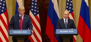 Donald Trump este acuzat, după întâlnirea cu Vladimir Putin, că a intrat în jocul periculos al preşedintelui rus