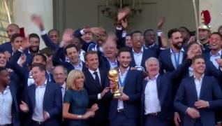 Fotbaliștii francezi, primiți în țară ca niște eroi