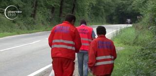 Descoperire sinistră la marginea unui drum din Gorj! Sicriu cu tot cu oase, aruncat la gunoi