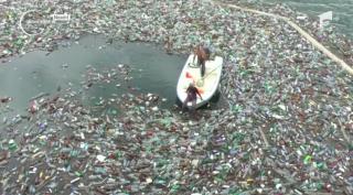 Tone de gunoaie, strânse de pe Lacul Bicaz. Autoritățile au pornit o amplă campanie de ecologizare