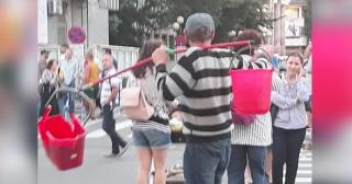 Un oraş întreg din România anului 2018 fierbe fără apă. De cinci zile, 150 de mii de oameni din Bacău trăiesc ca-n Evul Mediu