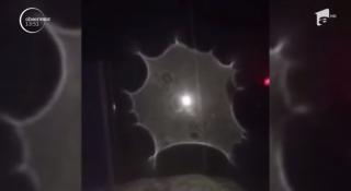 Fenomen bizar în casa unui bărbat din Carolina de Sud. O lumină puternică a invadat camera (Video)