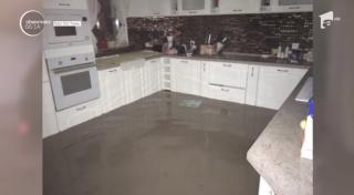 Puhoaiele au lovit în oraşul Făget din Timiş. O ploaie torenţială a inundat aproape o sută de gospodării