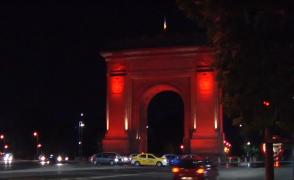 Mai multe clăridi emblematice din București au fost luminate în roșu, în semn de solidaritate față de cei care suferă de autism