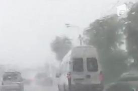 Vremea le strică vacanța turiştilor. Meteorologii anunță ploi pe litoral