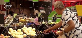 Tot mai puţini români cumpără din pieţe. Mulţi s-au reorientat şi îşi fac cumpărăturile în hipermarket