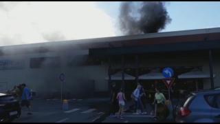 Incendiu la un mall din București. Zeci de clienți au fost evacuați