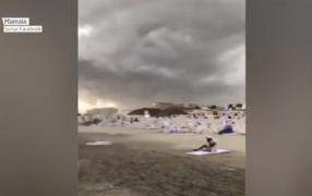 Cod galben de ploi şi furtuni! Apele au inundat gospodării şi drumuri, iar grindina a făcut ravagii