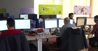 Să devii afacerist în România pare o cursă cu obstacole! Până la succes, micii afacerişti se împiedică în birocraţie şi în taxe.