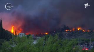 Stare de alertă în urma incendiilor de vegetaţie din apropiere de Atena. Mii de oameni au fost evacuaţi
