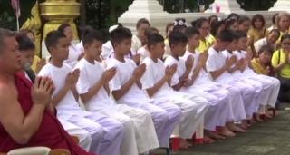 Copiii salvaţi din peştera inundată din Thailanda, primiţi ca novici într-o mânăstire budistă