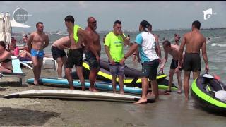 Sporturi extreme, indiferent de vreme! Stand Up-Paddle face furori pe litoral