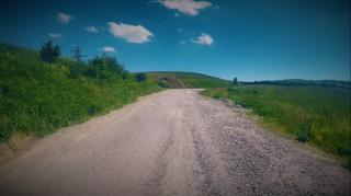 "Drumul Prinţului Charles", către Viscri, este plin de gropi