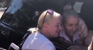 Celine Dion, apariţie de excepţie pe aeroportul din Sydney. Cum arată artista la 50 de ani