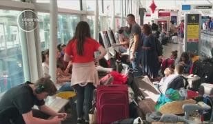 Sute de români au fost blocaţi pe aeroporturile din Londra, din cauza vremii