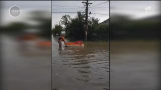 La Craiova, după furtună, s-a mers chiar și cu barca