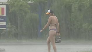 Furtuna de pe litoral a provocat inundații și de o jumătate de metru pe străzile din Constanța