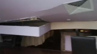 Coşmar pentru o familie de vasluieni, la mall. Tavanul unui restaurant a căzut peste ei, în timp ce mâncau
