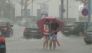 Faleza din Mamaia, inundată după furtună